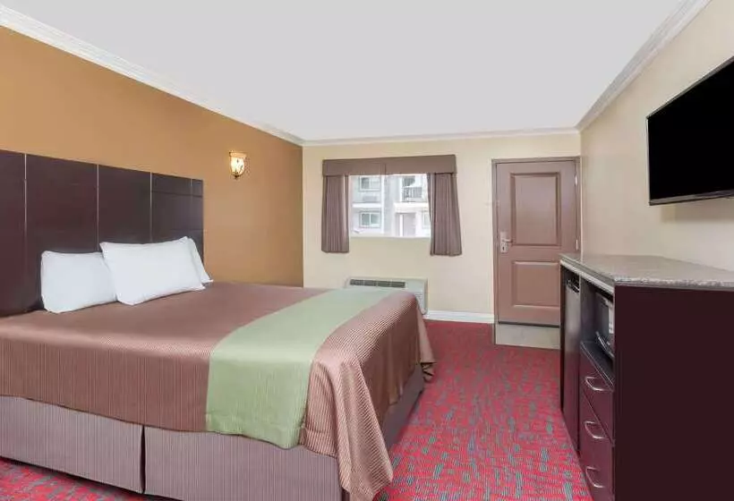 ホテル Travelodge Inn & Suites By Wyndham Bell Los Angeles Area