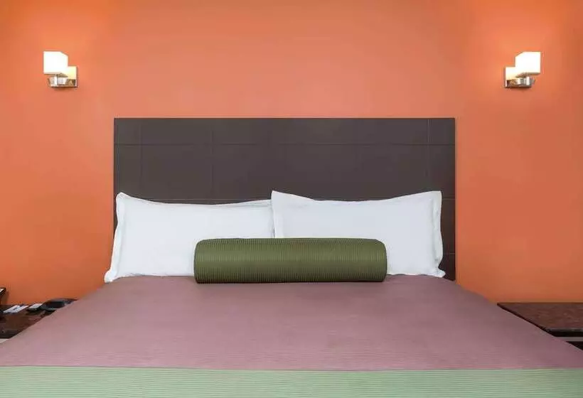 ホテル Travelodge Inn & Suites By Wyndham Bell Los Angeles Area
