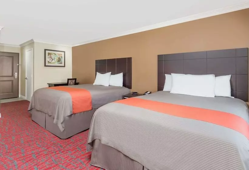 ホテル Travelodge Inn & Suites By Wyndham Bell Los Angeles Area