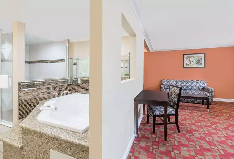 ホテル Travelodge Inn & Suites By Wyndham Bell Los Angeles Area