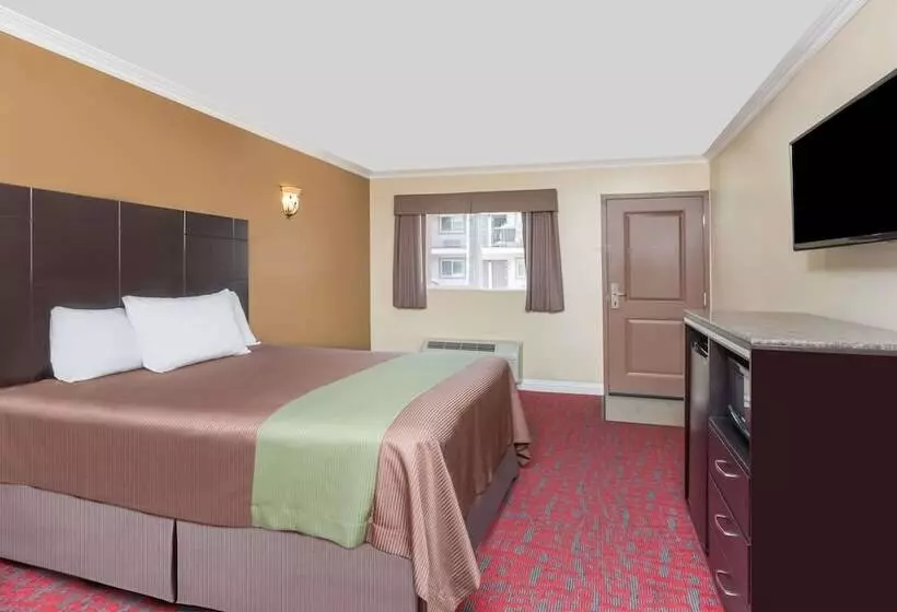 ホテル Travelodge Inn & Suites By Wyndham Bell Los Angeles Area