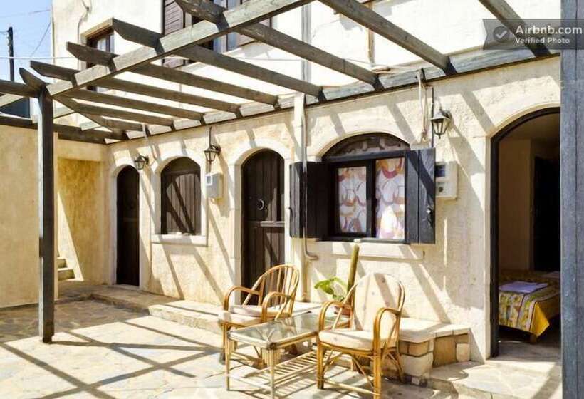 פנסיון Coral Rooms