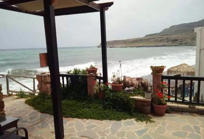 Majatalo Coral Rooms
