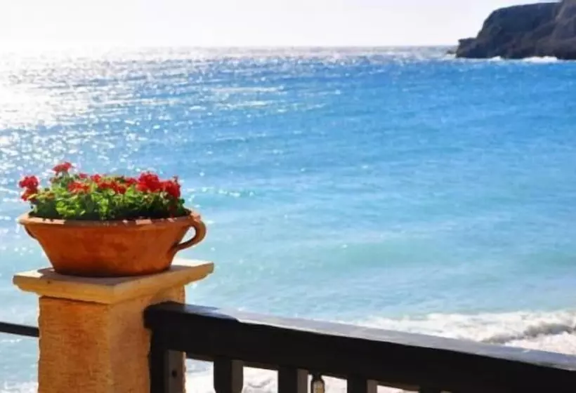 Majatalo Coral Rooms
