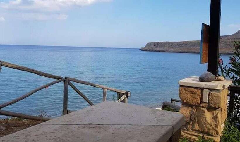 פנסיון Coral Rooms