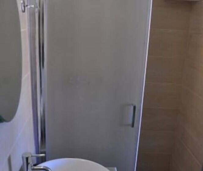 פנסיון Coral Rooms