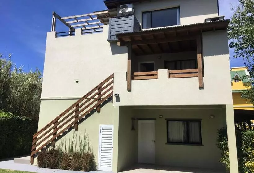 Las Acacias Lasacaciasvaleriacomar