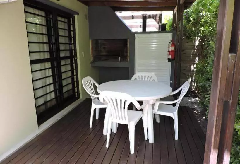 Las Acacias Lasacaciasvaleriacomar