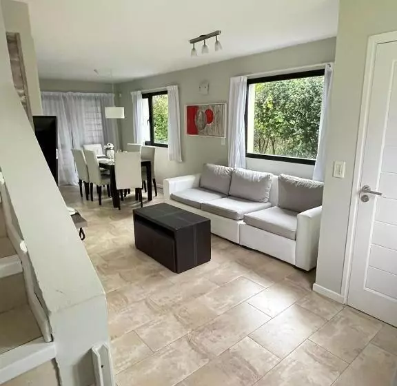 Las Acacias Lasacaciasvaleriacomar