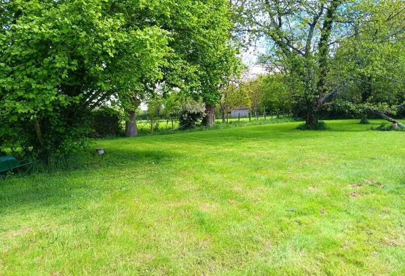 Aamiaismajoitus (B&B) Chambre D Hôtes La Montjoie