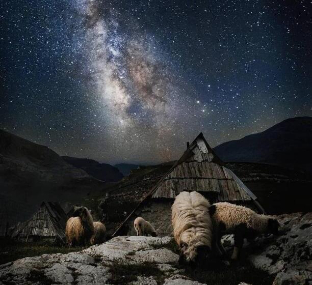 تختخواب و صبحانه Kapija Lukomira