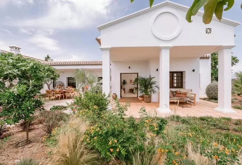 Hotelli San Roque Suites De Monda