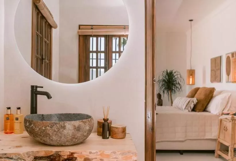 Hotelli San Roque Suites De Monda