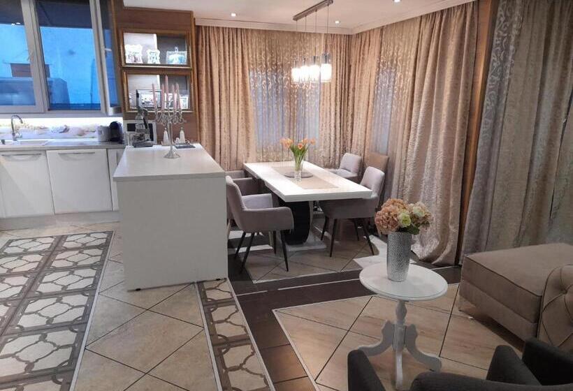 Maja Lux Apartment