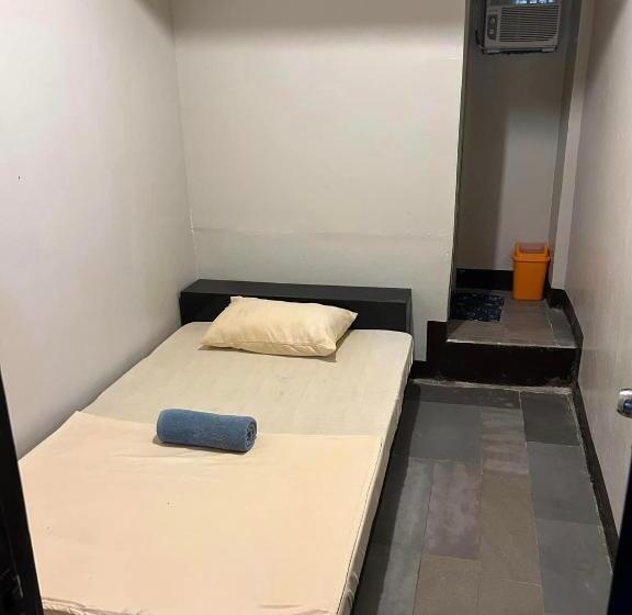 هاستل Little John S Town Inn