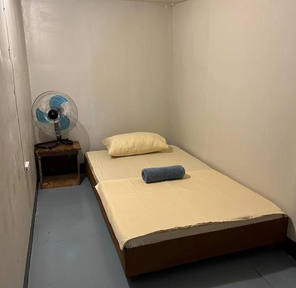 هاستل Little John S Town Inn