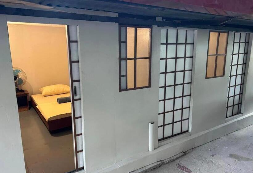 هاستل Little John S Town Inn