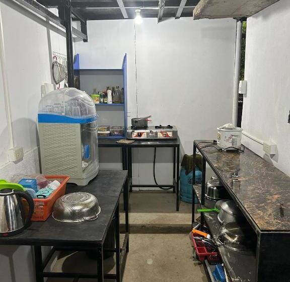 هاستل Little John S Town Inn