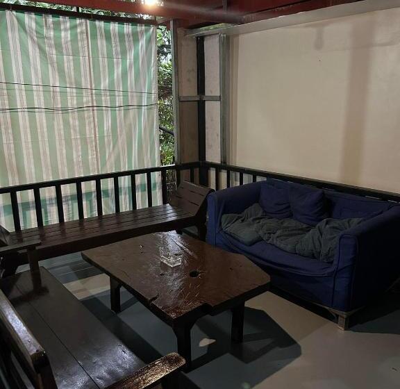 هاستل Little John S Town Inn