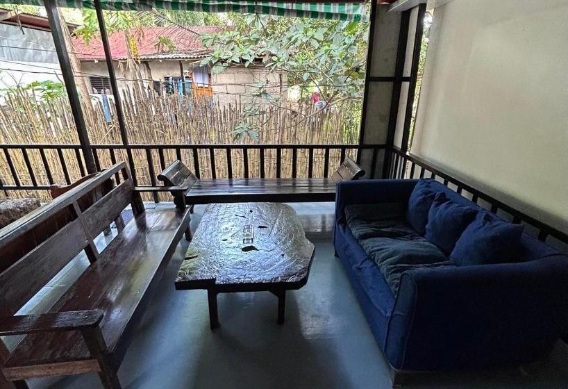 هاستل Little John S Town Inn