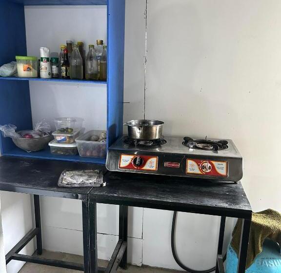 هاستل Little John S Town Inn