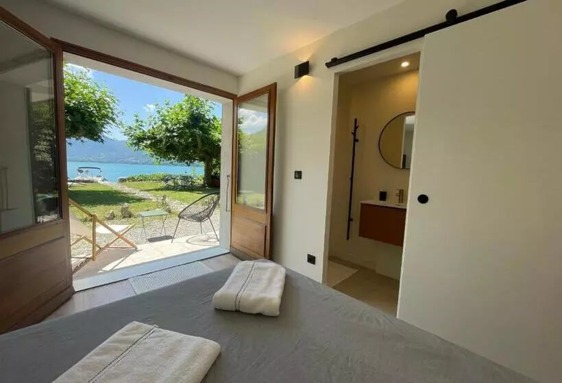 ベッドアンドブレックファースト Les Clapotis Chambres Pieds Dans L Eau Lac D Annecy