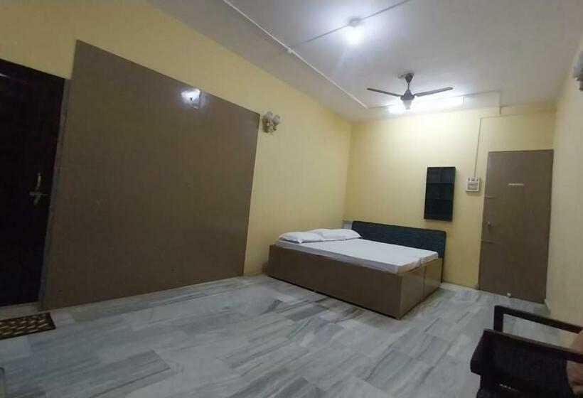 تختخواب و صبحانه Neetishalaya : Happy Stay , Varanasi