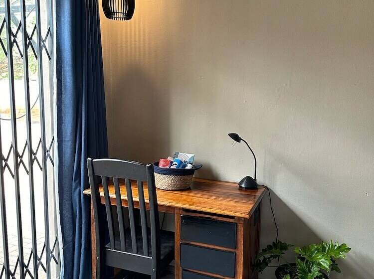 ベッドアンドブレックファースト Seven Olives