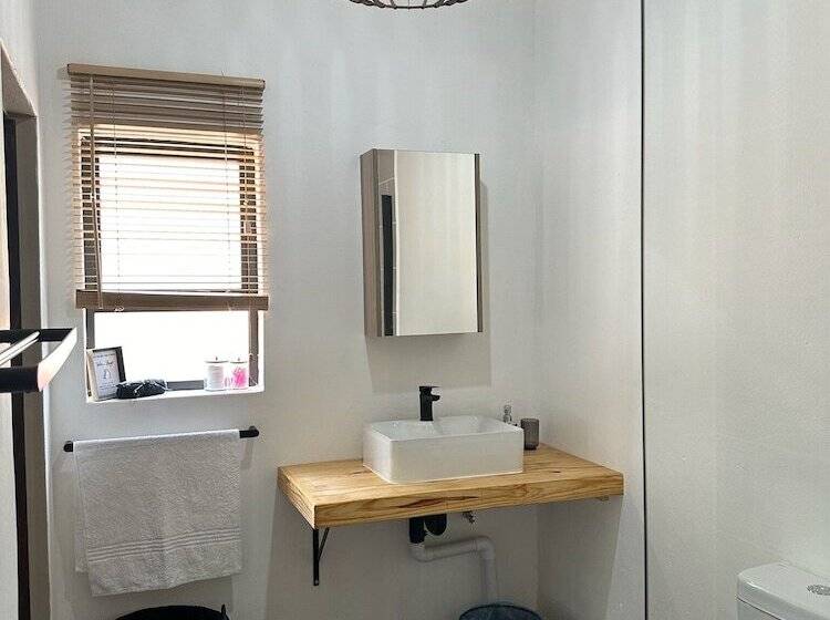 ベッドアンドブレックファースト Seven Olives