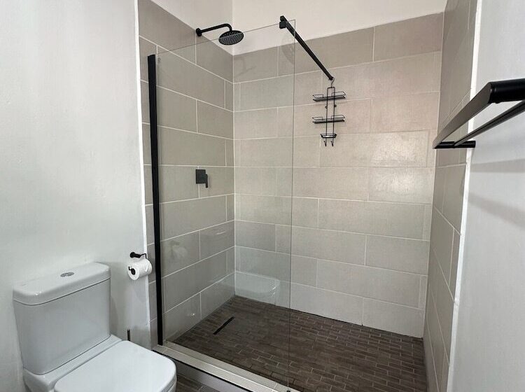 ベッドアンドブレックファースト Seven Olives