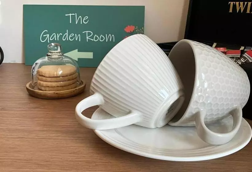 ベッドアンドブレックファースト The Garden Room At Amelia Cottage