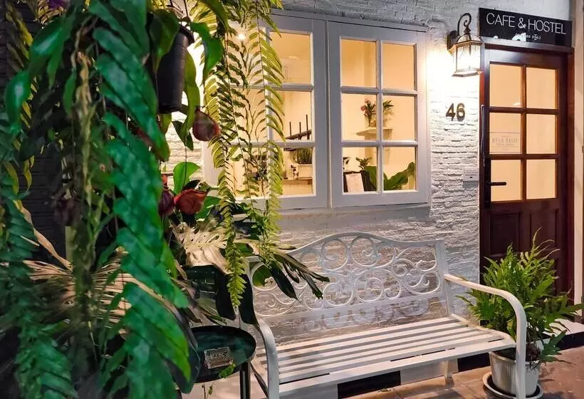 Noir Cafe And Hostel Chinatown Bangkok