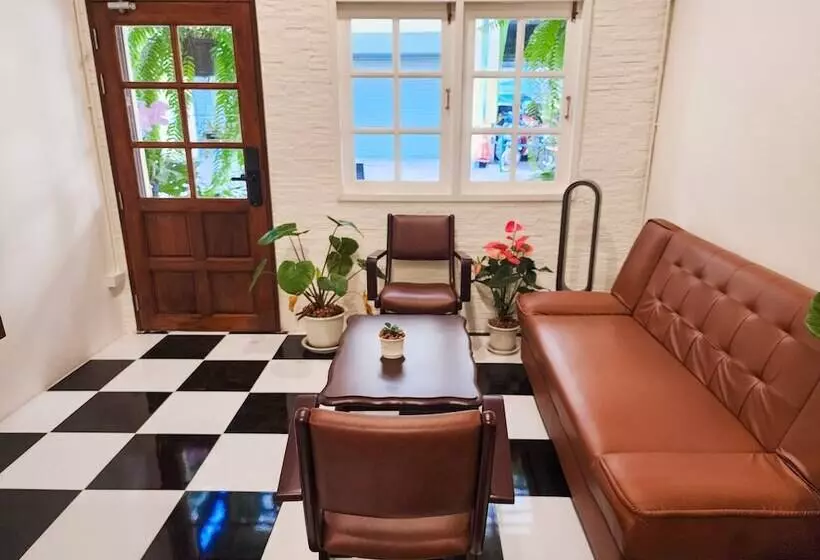 Noir Cafe And Hostel Chinatown Bangkok