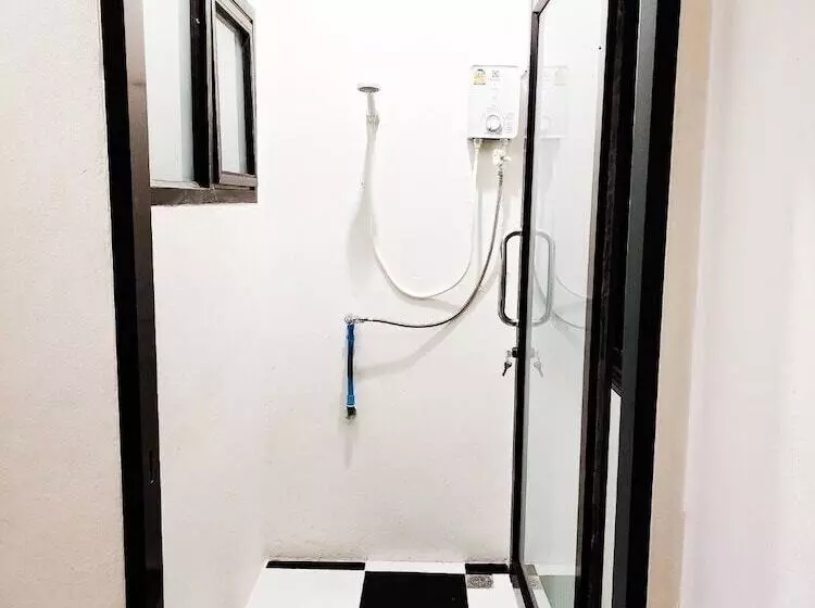 Noir Cafe And Hostel Chinatown Bangkok