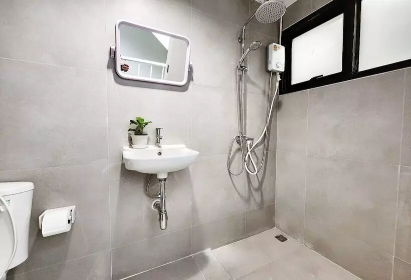 Noir Cafe And Hostel Chinatown Bangkok