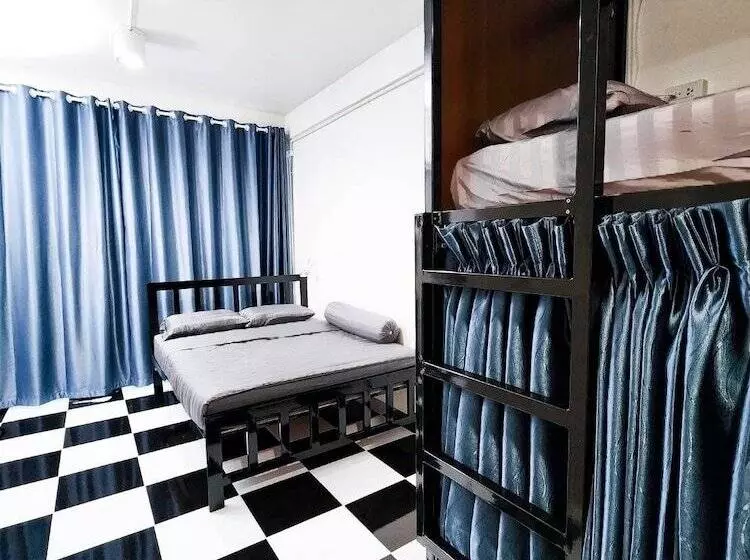 Noir Cafe And Hostel Chinatown Bangkok