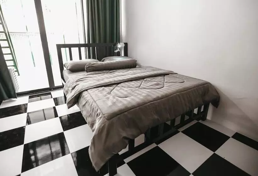 Noir Cafe And Hostel Chinatown Bangkok