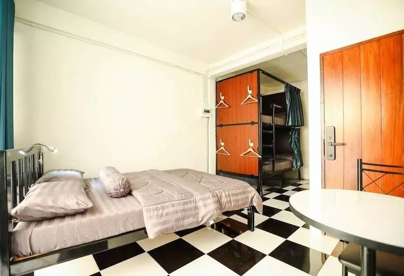 Noir Cafe And Hostel Chinatown Bangkok