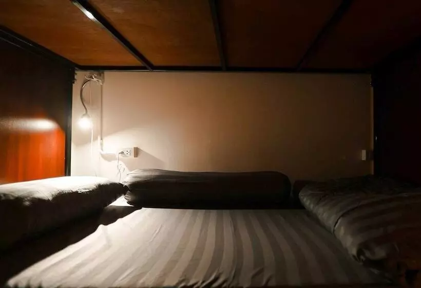 Noir Cafe And Hostel Chinatown Bangkok