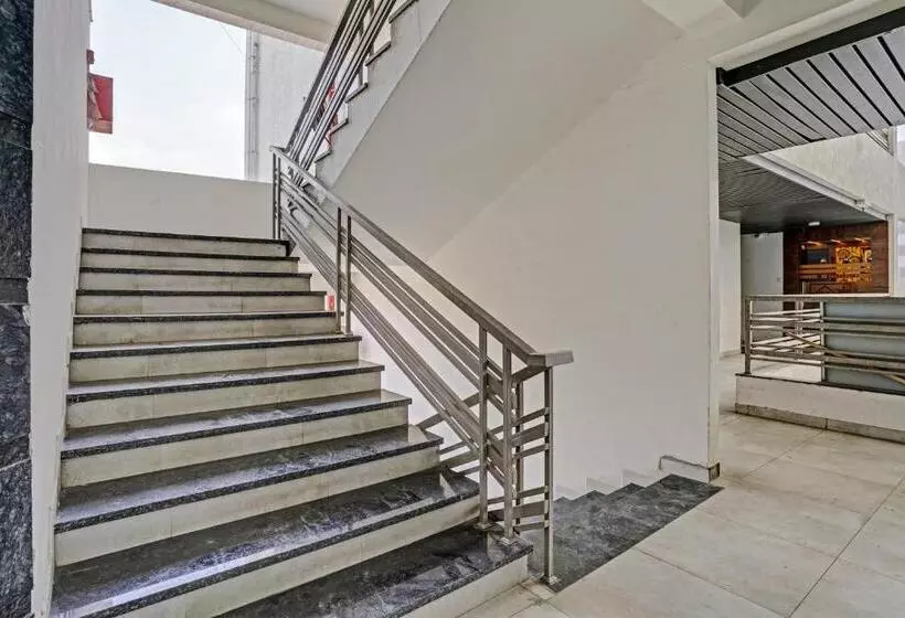 Oyo Flagship 81482 Hotel Rr