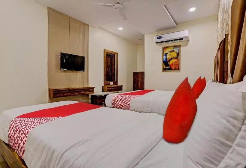 Oyo Flagship 81482 Hotel Rr