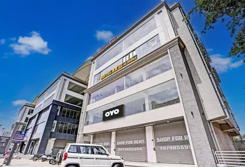 Oyo Flagship 81482 Hotel Rr