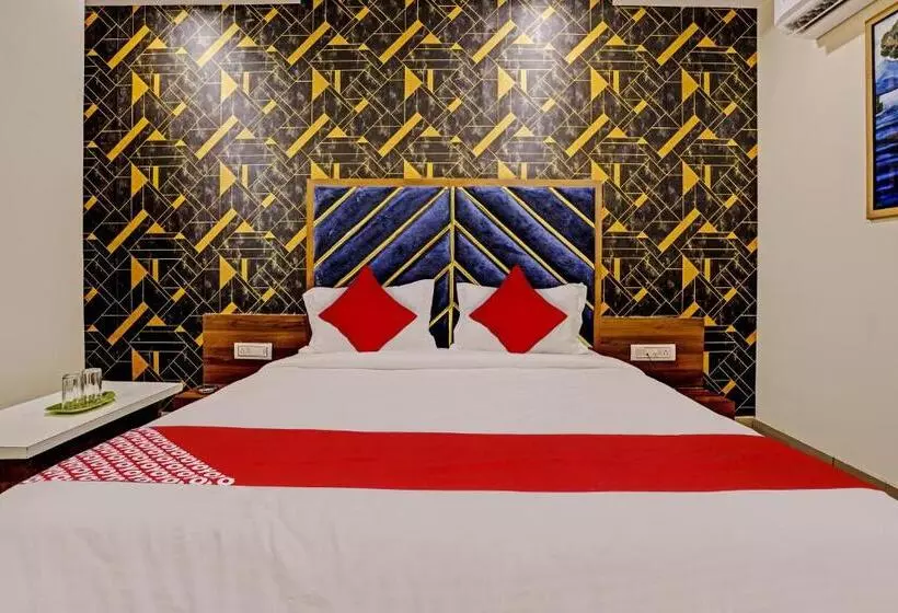 Oyo Flagship 81482 Hotel Rr