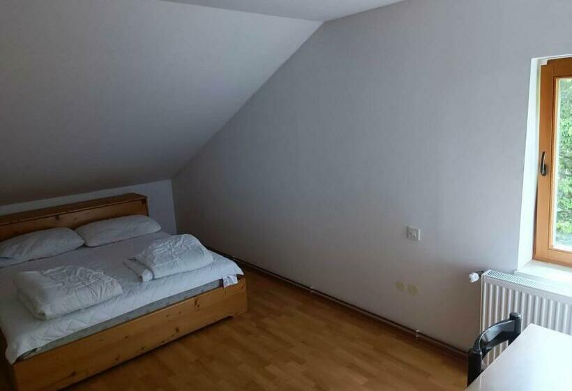 هاستل Valvasorjev Dom Pod Stolom