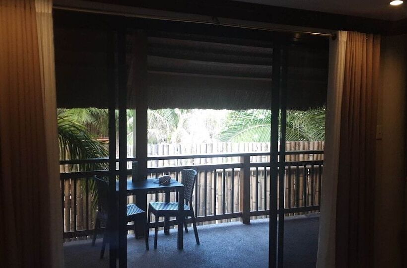 Birdwatchers Beachfront Hotel Panglao