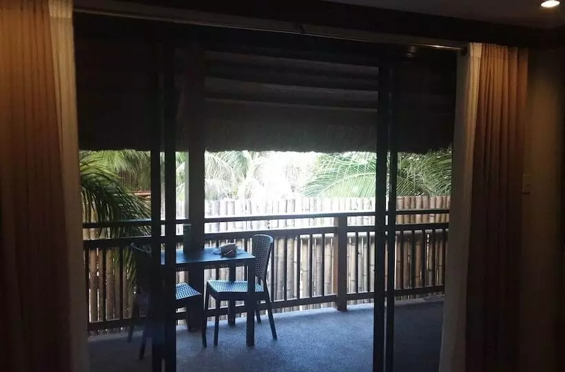 Birdwatchers Beachfront Hotel Panglao