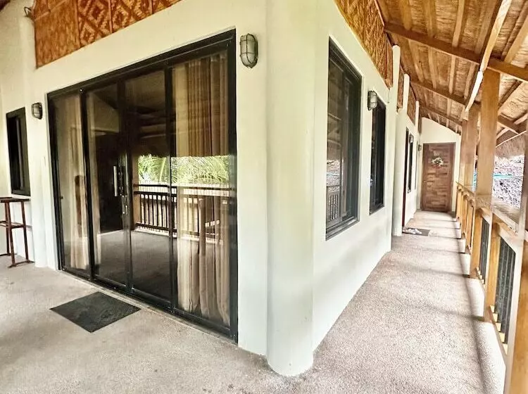 Birdwatchers Beachfront Hotel Panglao