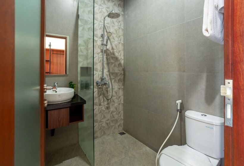 هتل Cove Ransha Stay