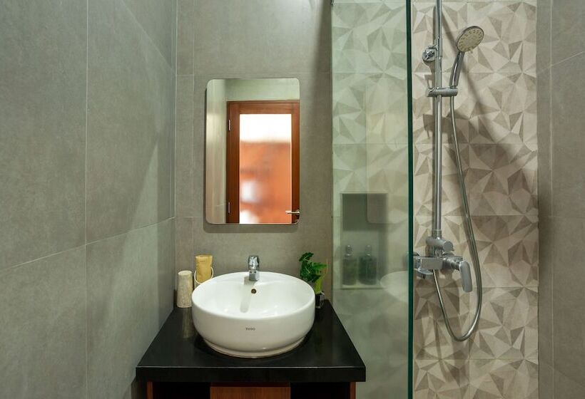 هتل Cove Ransha Stay