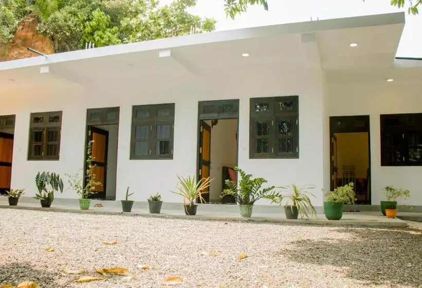 Majatalo Navodya Guest Mirissa